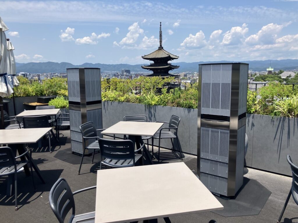 屋外テラスも快適な空間に