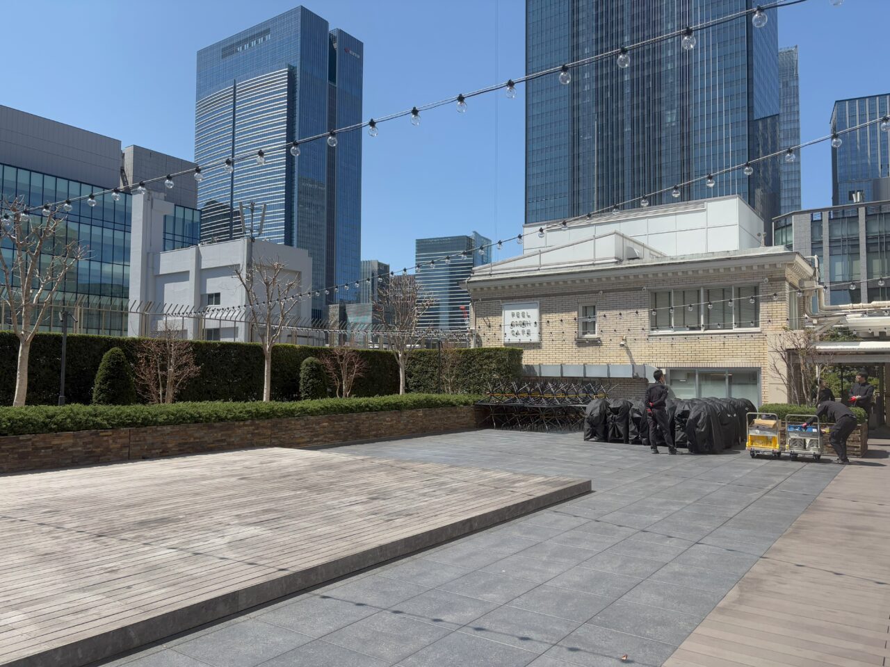 都心の屋上を開放的な本格BBQ空間へ