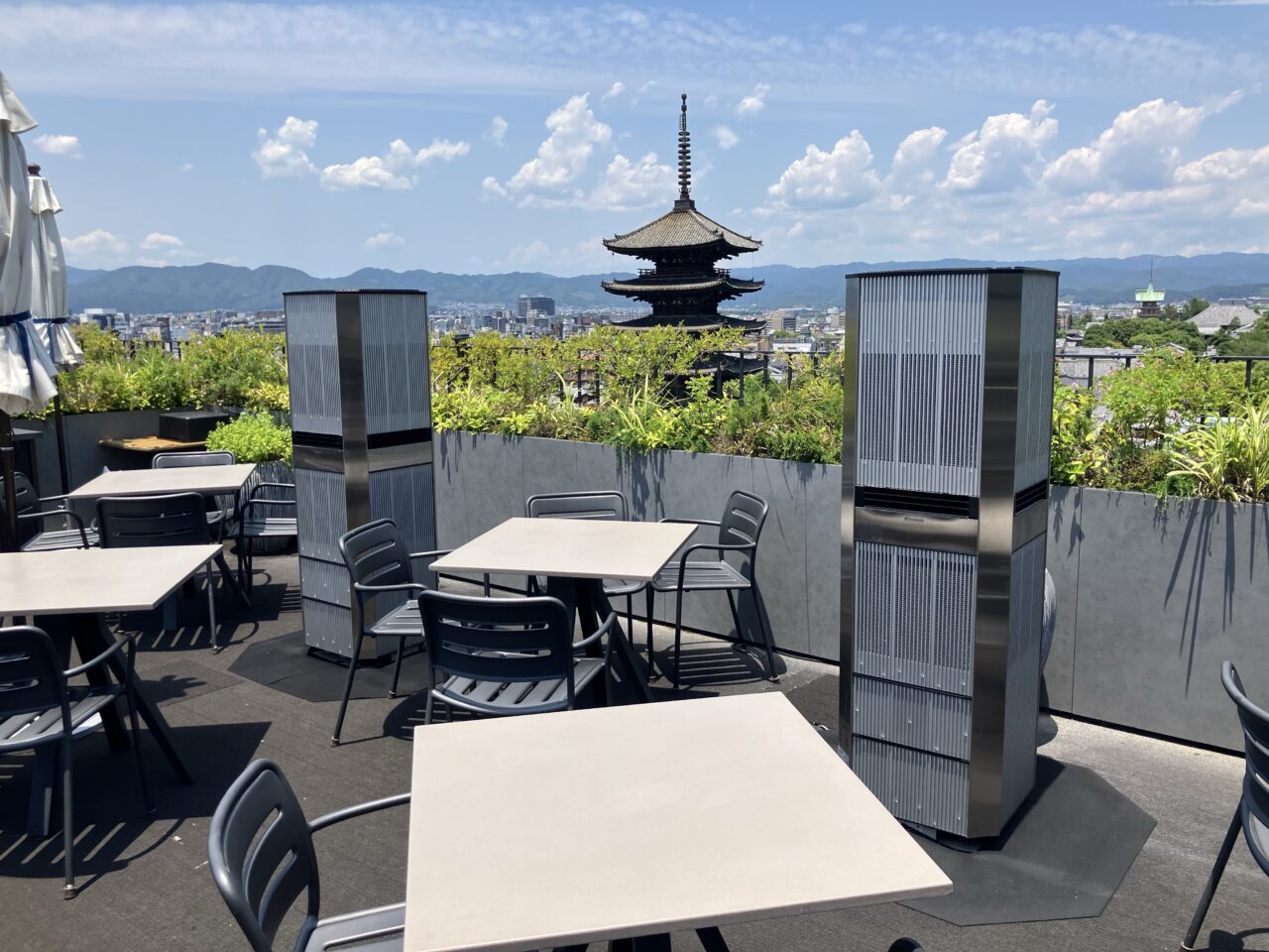 屋外テラスも快適な空間に